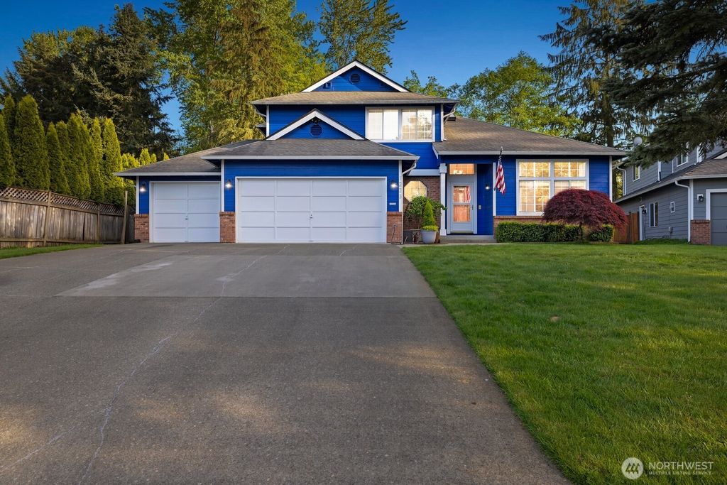 Photo of 1223 SW 318th Street, Federal Way, WA 98023 (MLS # 2369305)