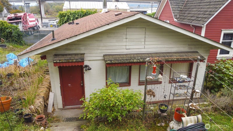 3520 Everett Avenue