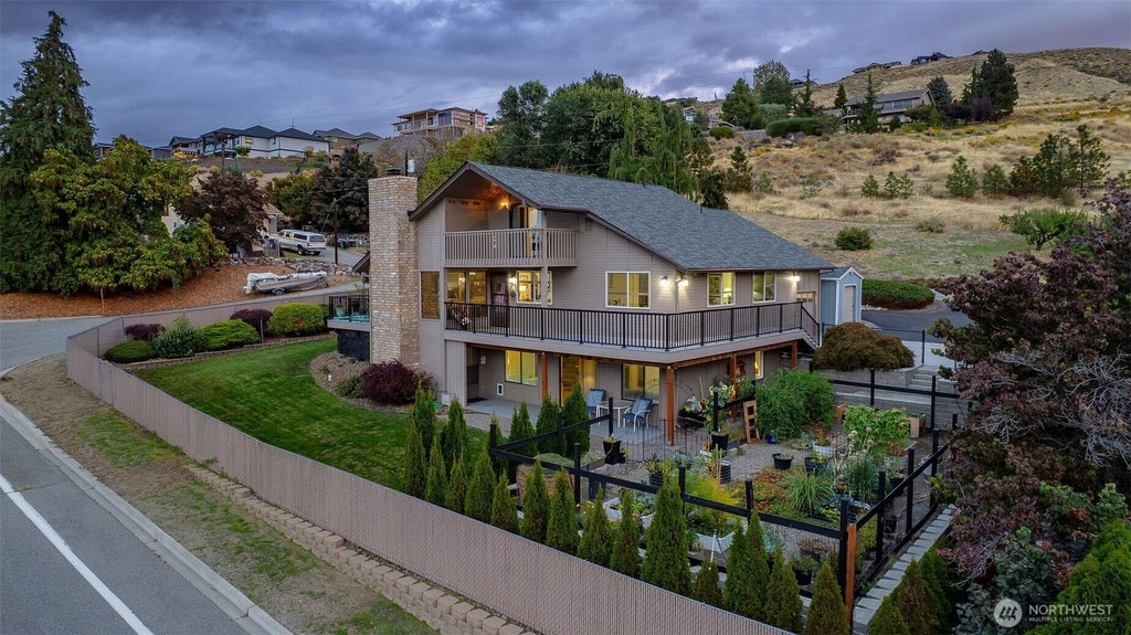 Photo of 2718 Westview Drive, East Wenatchee, WA 98802 (MLS # 2590576)