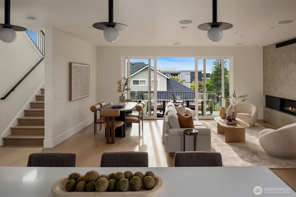 Photo of 138 8th Ct, Kirkland, WA 98033 (MLS # 2510959)