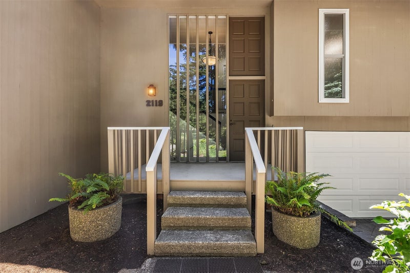 2119 Sahalee Drive W