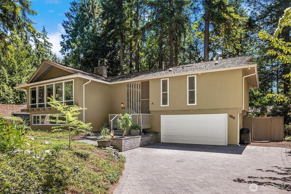 Photo of 2119 Sahalee Drive W, Sammamish, WA 98074 (MLS # 2542028)