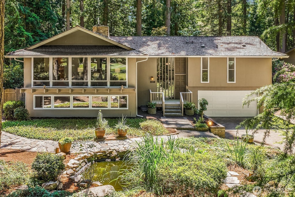 Photo of 2119 Sahalee Drive W, Sammamish, WA 98074 (MLS # 2542028)