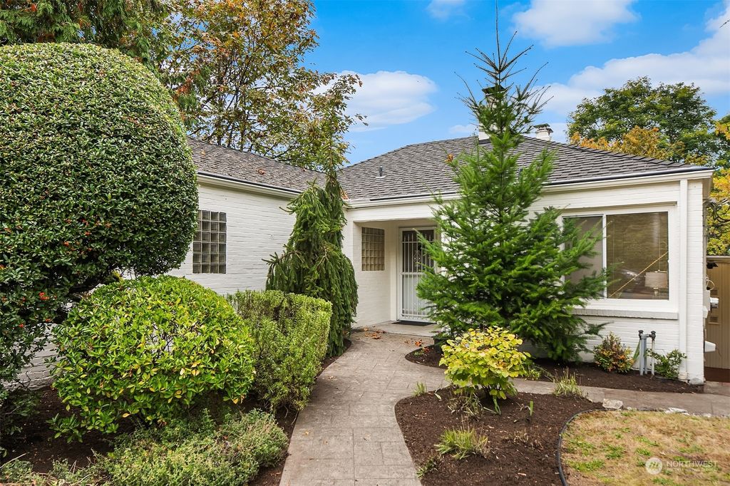 Photo of 316 Queen Anne Drive, Seattle, WA 98109 (MLS # 2299497)