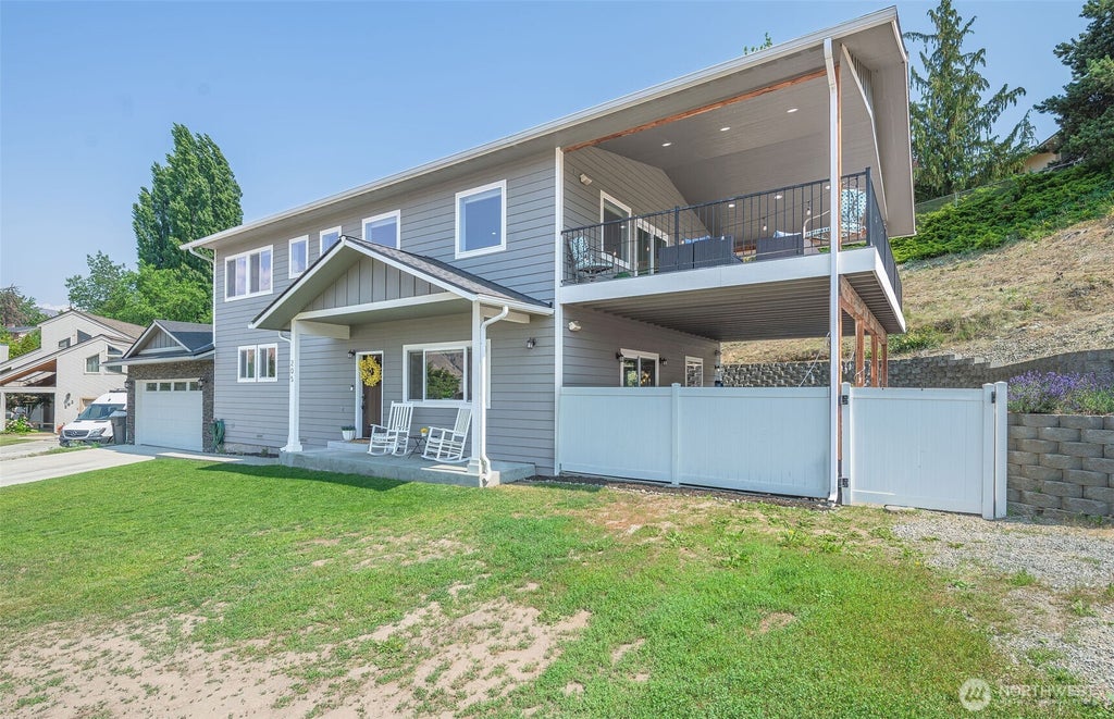 Photo of 205 Skyline Drive, Cashmere, WA 98815 (MLS # 2580514)