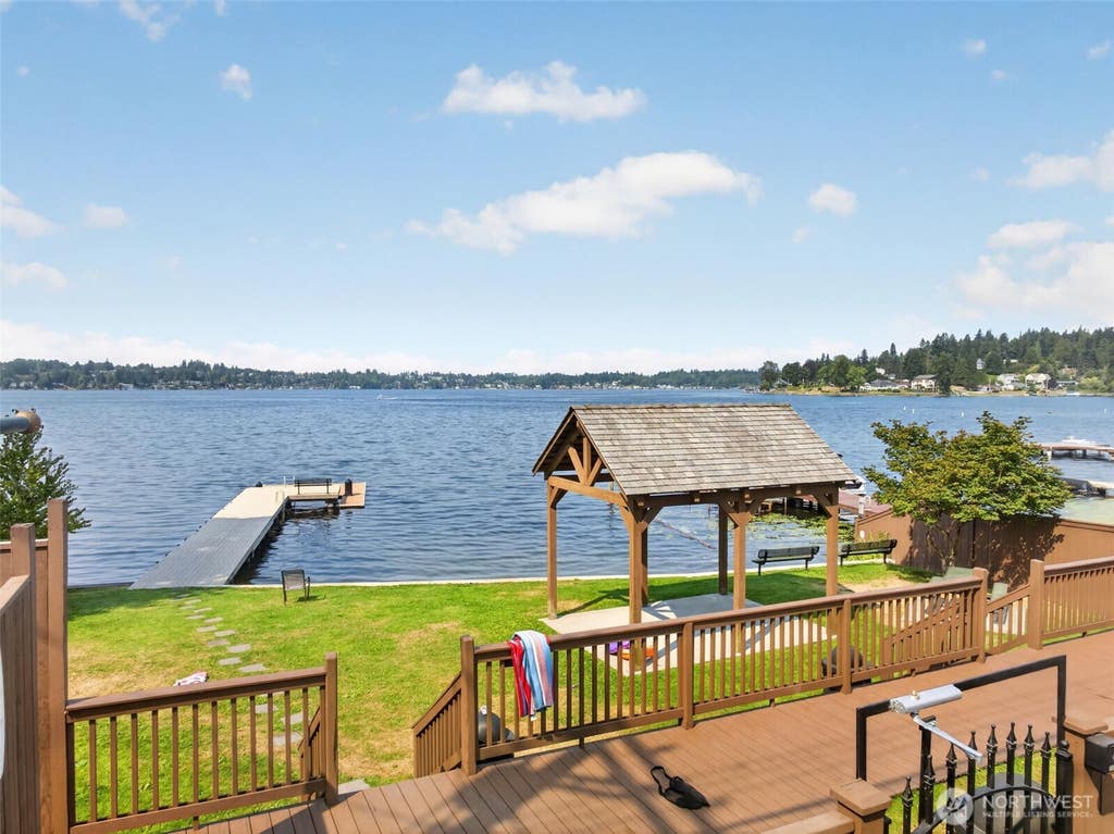 Photo of 608 123rd Avenue NE, Lake Stevens, WA 98258 (MLS # 2566996)
