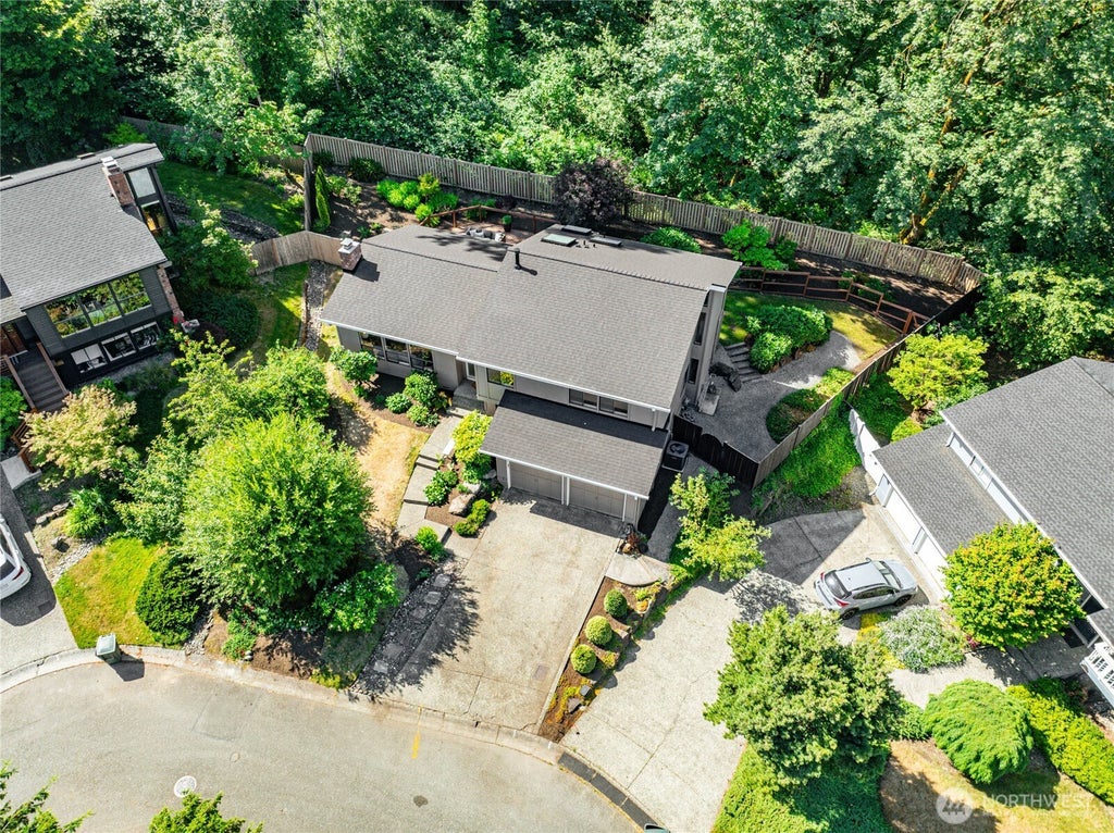 Photo of 5927 135th Place SE, Bellevue, WA 98006 (MLS # 2541980)