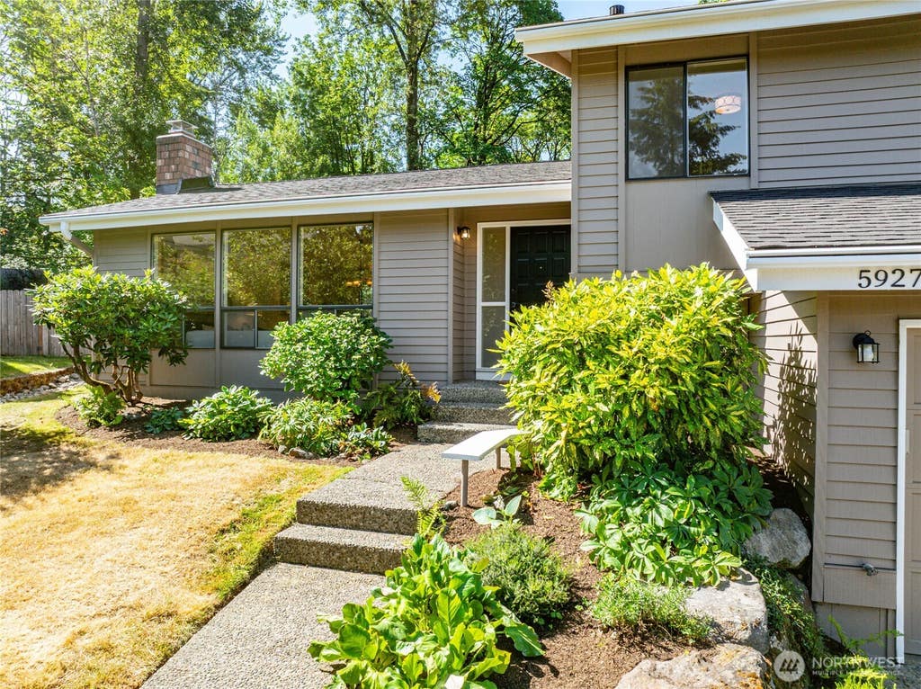 Photo of 5927 135th Place SE, Bellevue, WA 98006 (MLS # 2541980)