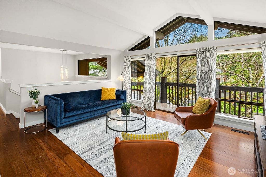 Photo of 6700 81st Avenue SE, Mercer Island, WA 98040 (MLS # 2514569)