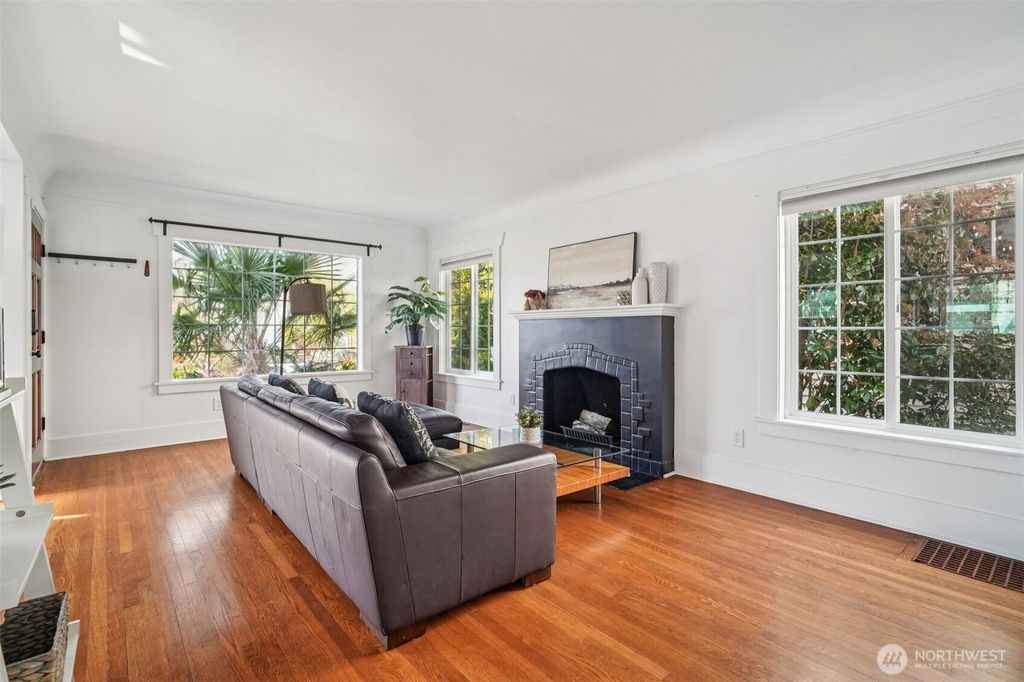 Photo of 851 NW 56th Street, Seattle, WA 98107 (MLS # 2500130)