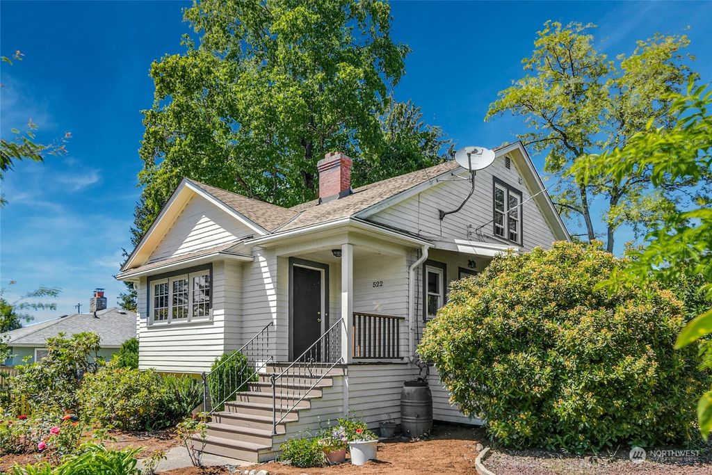 Photo of 522 N 117th Street, Seattle, WA 98133 (MLS # 2248901)