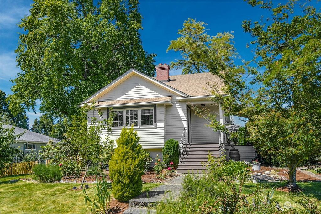 Photo of 522 N 117th Street, Seattle, WA 98133 (MLS # 2248901)