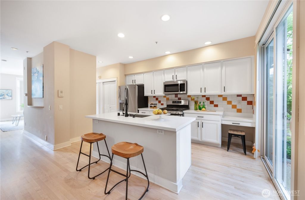 Photo of 11899 SE 4th Place #602, Bellevue, WA 98005 (MLS # 2384833)