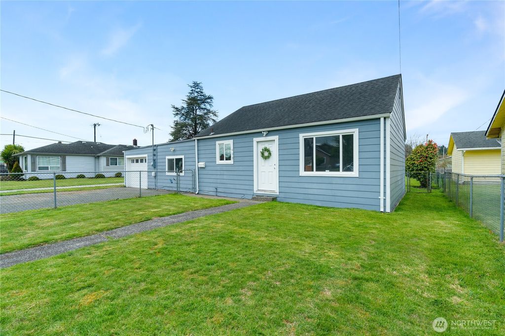 Photo of 608 W Scott Street, Aberdeen, WA 98520 (MLS # 2499990)