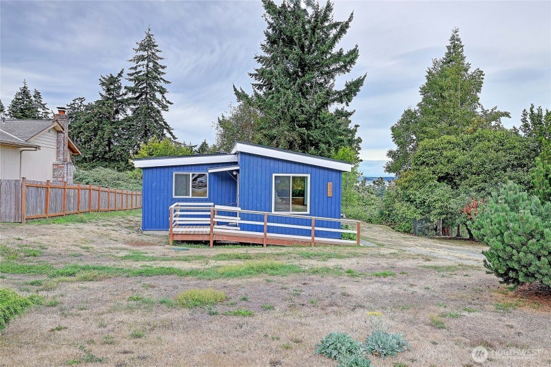 921 James Way