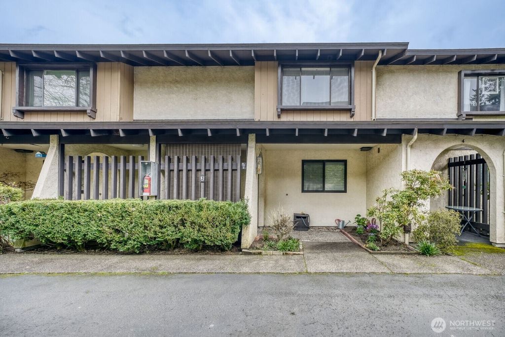 Photo of 1723 NE 179th Street #3, Shoreline, WA 98155 (MLS # 2497932)