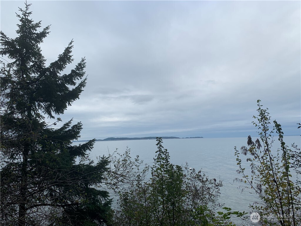547 Raccoon Point Road