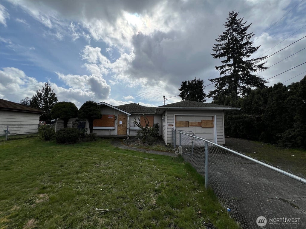 Photo of 1006 17th Street SE, Auburn, WA 98002 (MLS # 2579583)