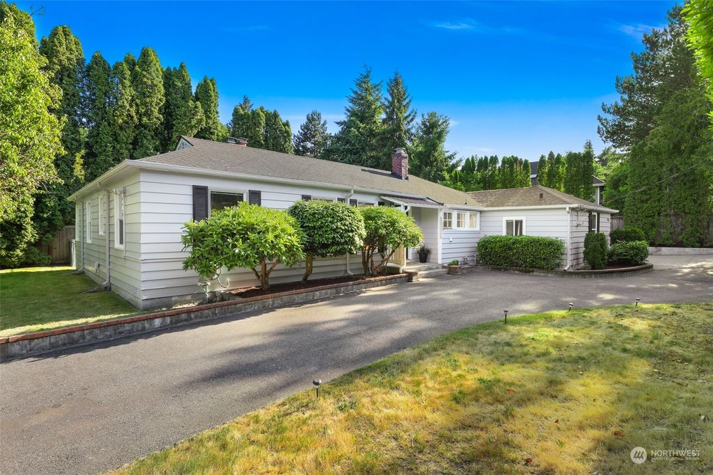 Photo of 7833 SE 40th Street, Mercer Island, WA 98040 (MLS # 2077226)