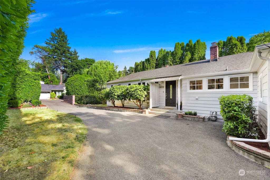 Photo of 7833 SE 40th Street, Mercer Island, WA 98040 (MLS # 2077226)