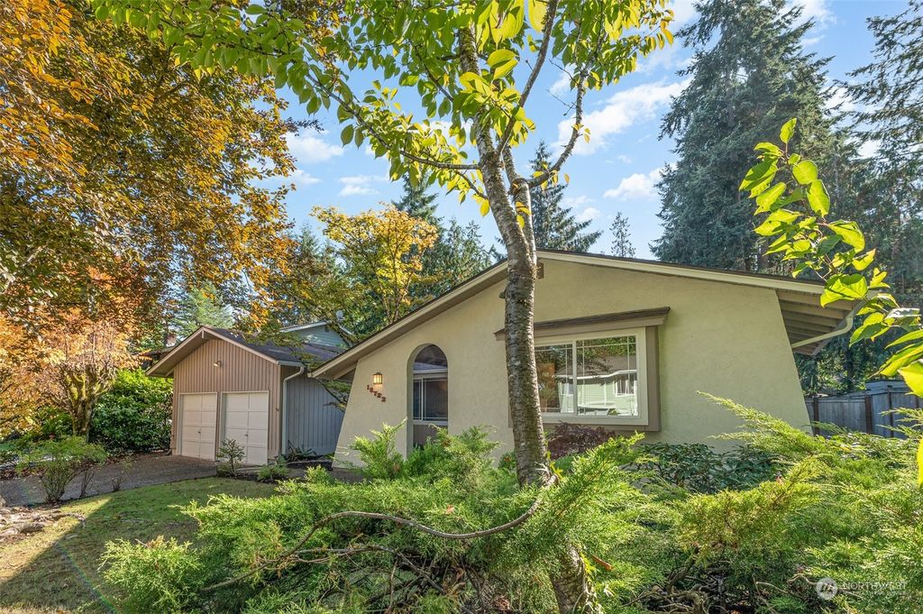 Photo of 18723 SE 45th Place, Issaquah, WA 98027 (MLS # 2168883)