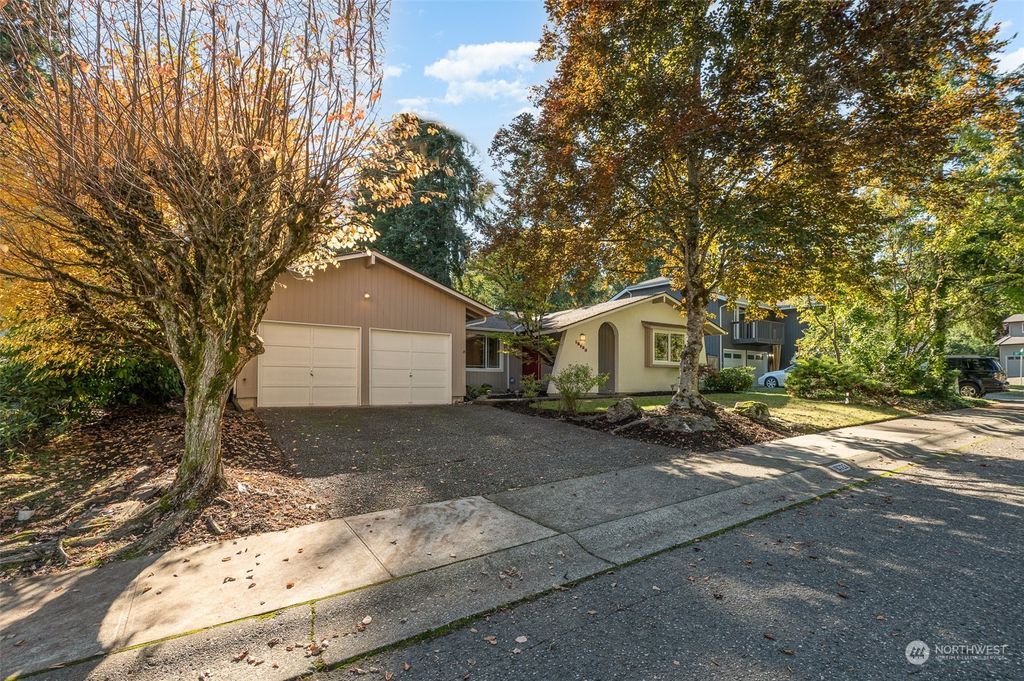 Photo of 18723 SE 45th Place, Issaquah, WA 98027 (MLS # 2168883)