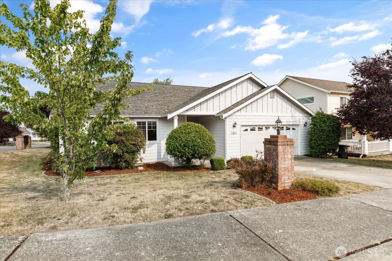 1667 NW Almond Loop