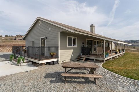 Photo of 605 Chelan Trails Road Rd, Manson, WA 98831 (MLS # 2487797)