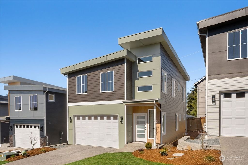 Photo of 14304 Jefferson Way #7, Lynnwood, WA 98087 (MLS # 2054613)