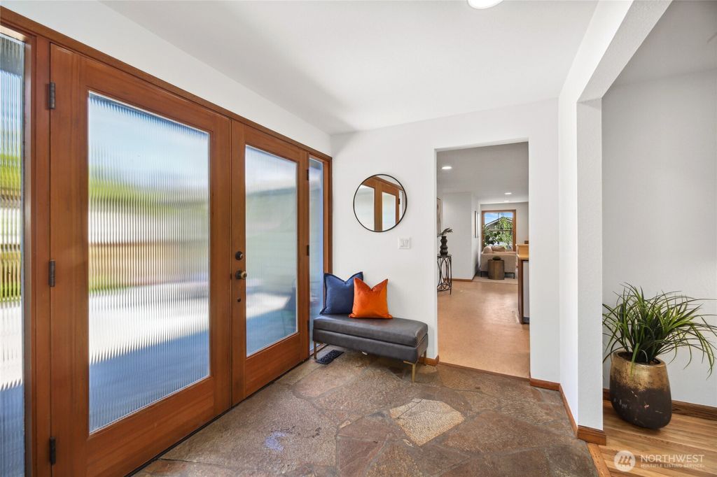 Photo of 9233 SE 59th Street, Mercer Island, WA 98040 (MLS # 2364130)
