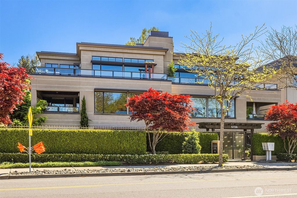 Photo of 5726 Lake Washington Boulevard NE #3002, Kirkland, WA 98033 (MLS # 2518589)