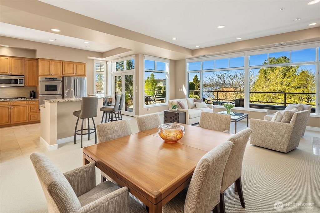 Photo of 5726 Lake Washington Boulevard NE #3002, Kirkland, WA 98033 (MLS # 2518589)