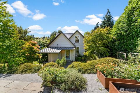 Photo of 4048 37th Avenue S, Seattle, WA 98118 (MLS # 2551344)