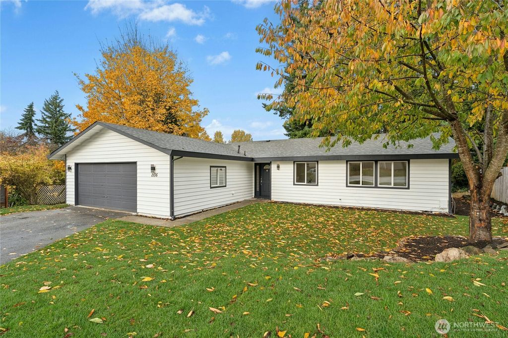 Photo of 2106 SE 20th Court, Renton, WA 98055 (MLS # 2451488)