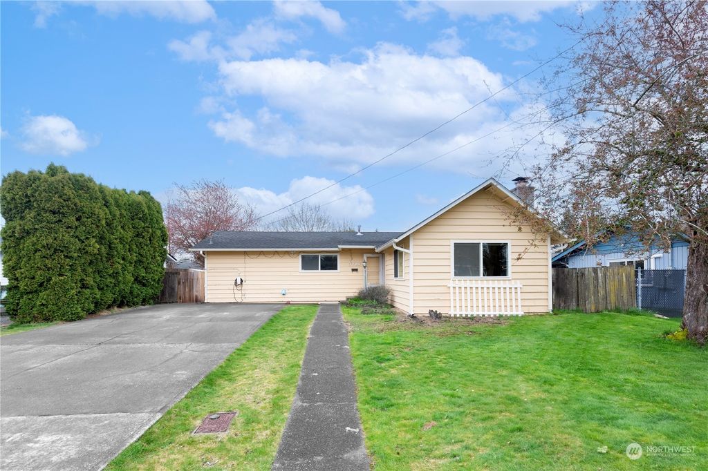 Photo of 3724 NE 9th Street, Renton, WA 98056 (MLS # 2216499)