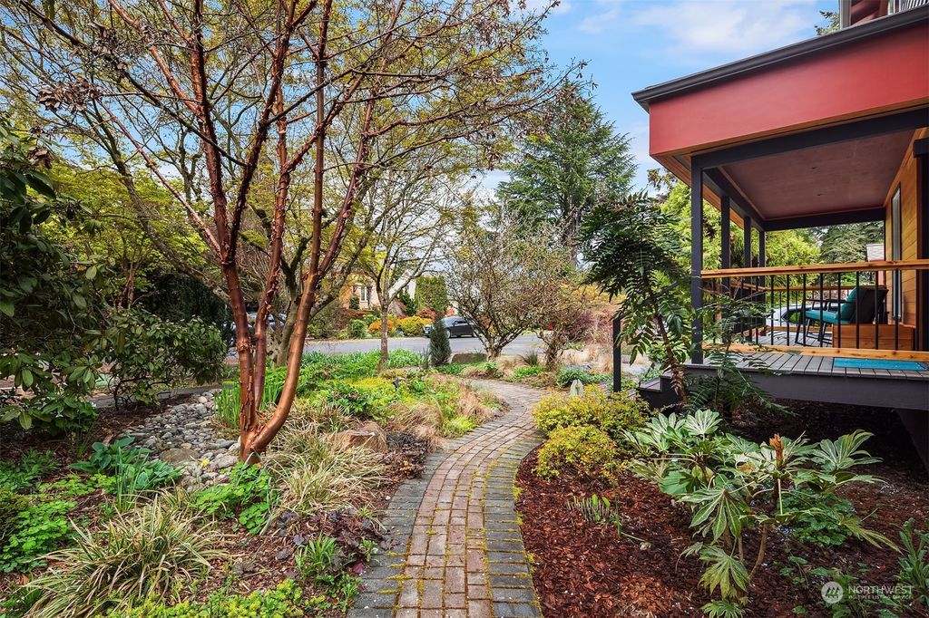 Photo of 111 N 136th Street, Seattle, WA 98133 (MLS # 2221916)