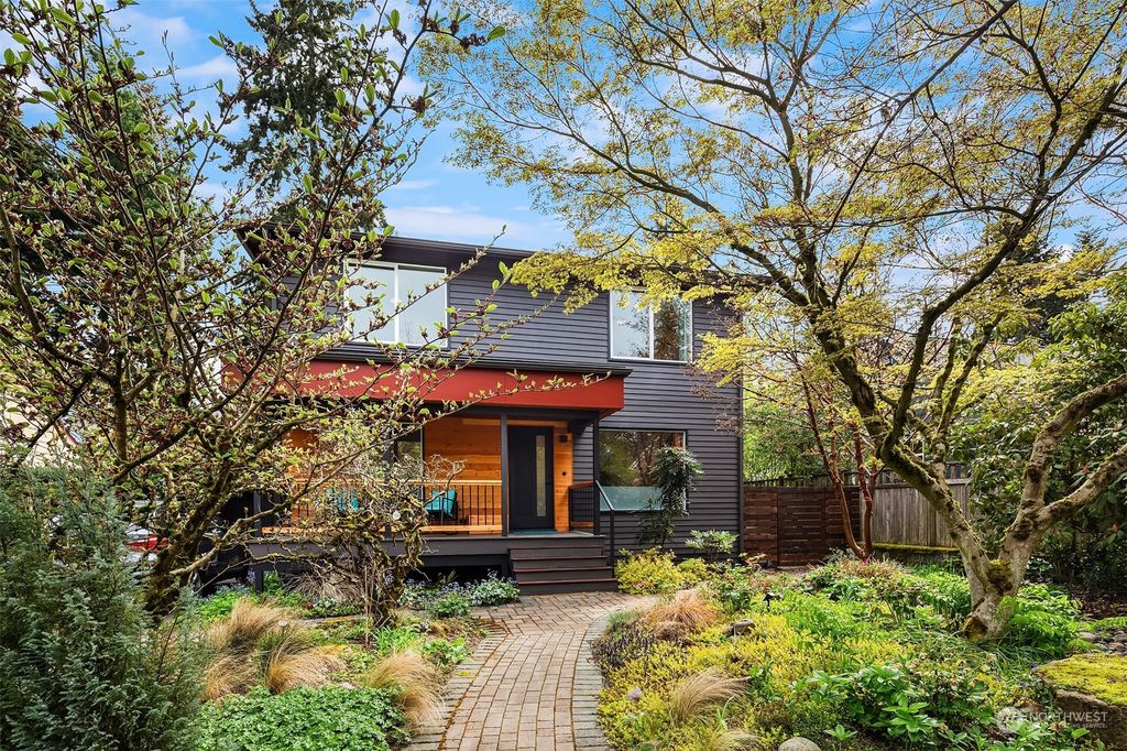 Photo of 111 N 136th Street, Seattle, WA 98133 (MLS # 2221916)