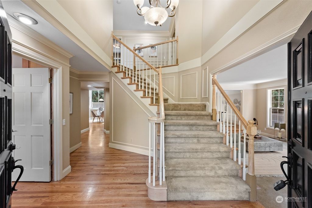 Photo of 21611 NE 20th Way, Sammamish, WA 98074 (MLS # 2143950)
