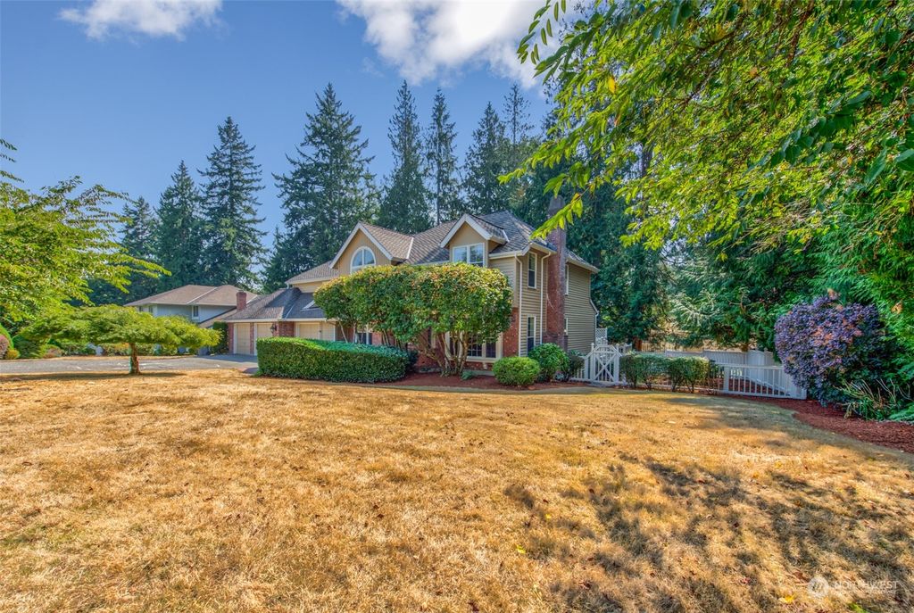 Photo of 21611 NE 20th Way, Sammamish, WA 98074 (MLS # 2143950)