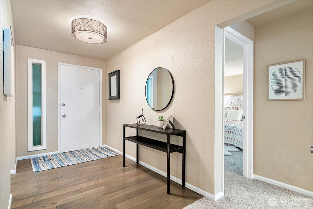 Photo of 14435 NE 40th St St #B102, Bellevue, WA 98007 (MLS # 2416301)
