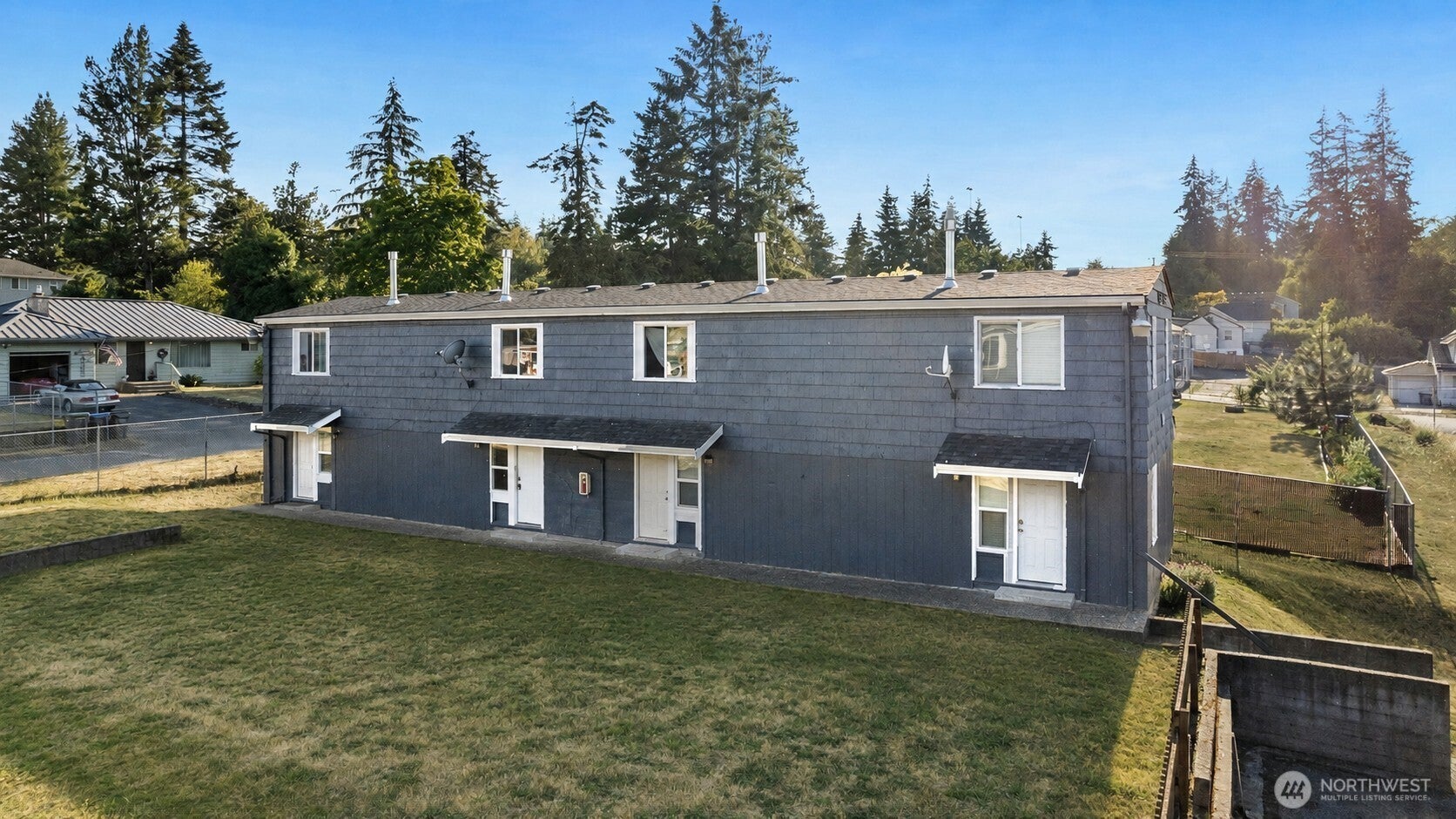 2821 NE Center Street 1-8