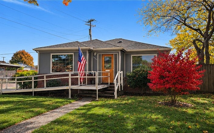 Photo of 1923 Washington Way, Longview, WA 98632 (MLS # 2599039)