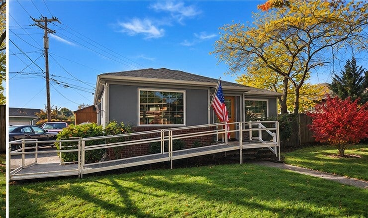 Photo of 1923 Washington Way, Longview, WA 98632 (MLS # 2599039)