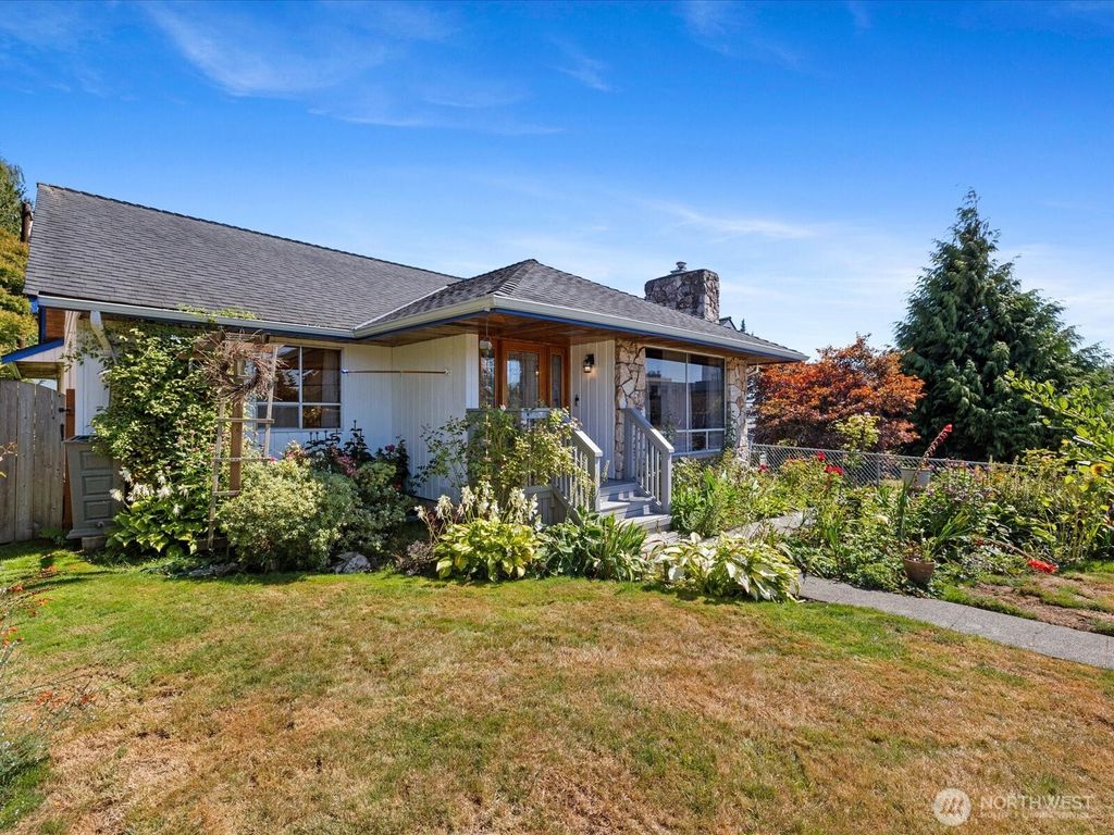 Photo of 1035 Oakes Ave Ave, Everett, WA 98201 (MLS # 2500326)