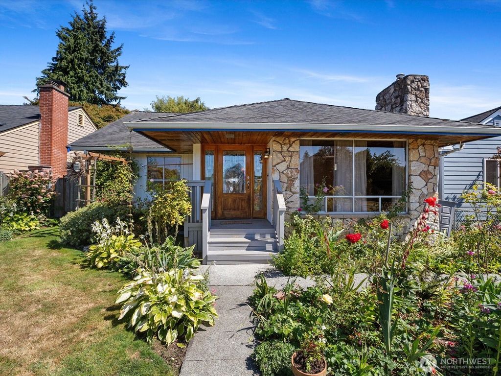 Photo of 1035 Oakes Ave Ave, Everett, WA 98201 (MLS # 2500326)