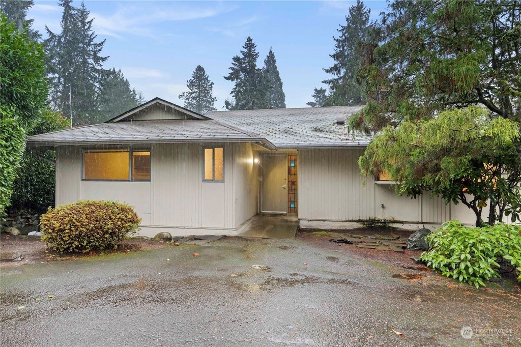 Photo of 16727 NE 88th Street, Redmond, WA 98052 (MLS # 2184320)