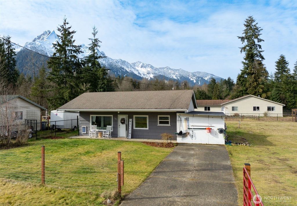 Photo of 565 Sauk Avenue, Darrington, WA 98241 (MLS # 2335964)
