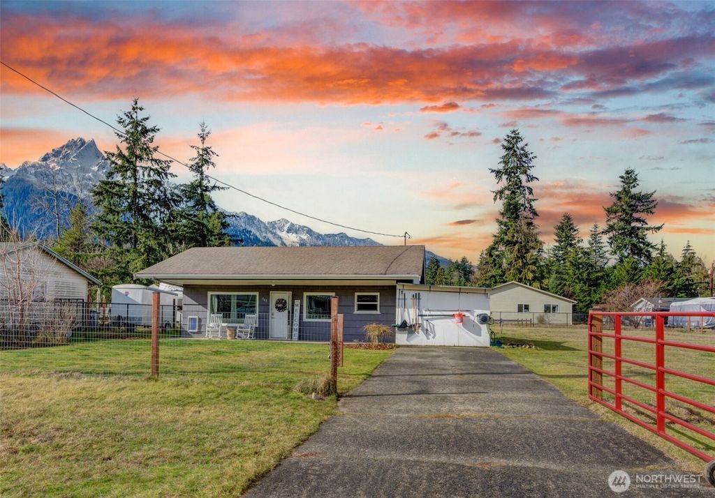 Photo of 565 Sauk Avenue, Darrington, WA 98241 (MLS # 2335964)