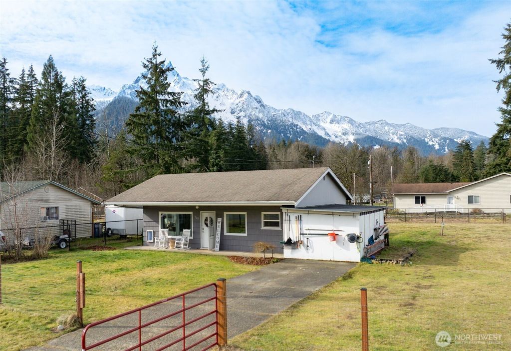 Photo of 565 Sauk Avenue, Darrington, WA 98241 (MLS # 2335964)