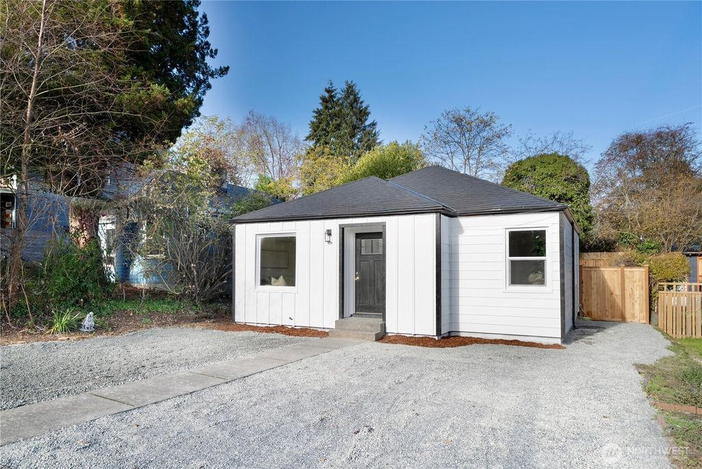 Photo of 3538 SW Southern Street, Seattle, WA 98126 (MLS # 2475169)